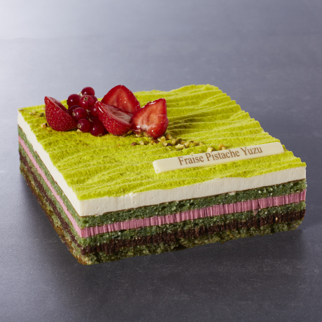- Entremet fraise pistache yuzu 48 personnes