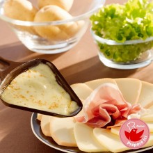- Plateau raclette affinée au vin d'Arbois au lait cru