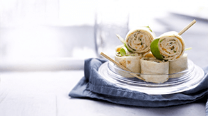 Mini wraps saumon et tartare de concombre, 30 pièces, 21€80